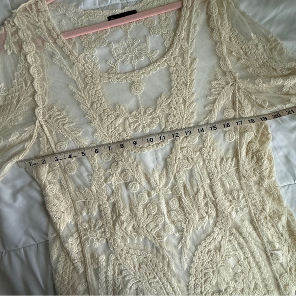 Annabelle Cream Embroidered Mesh Lace Top Size S - Picture 5 of 8